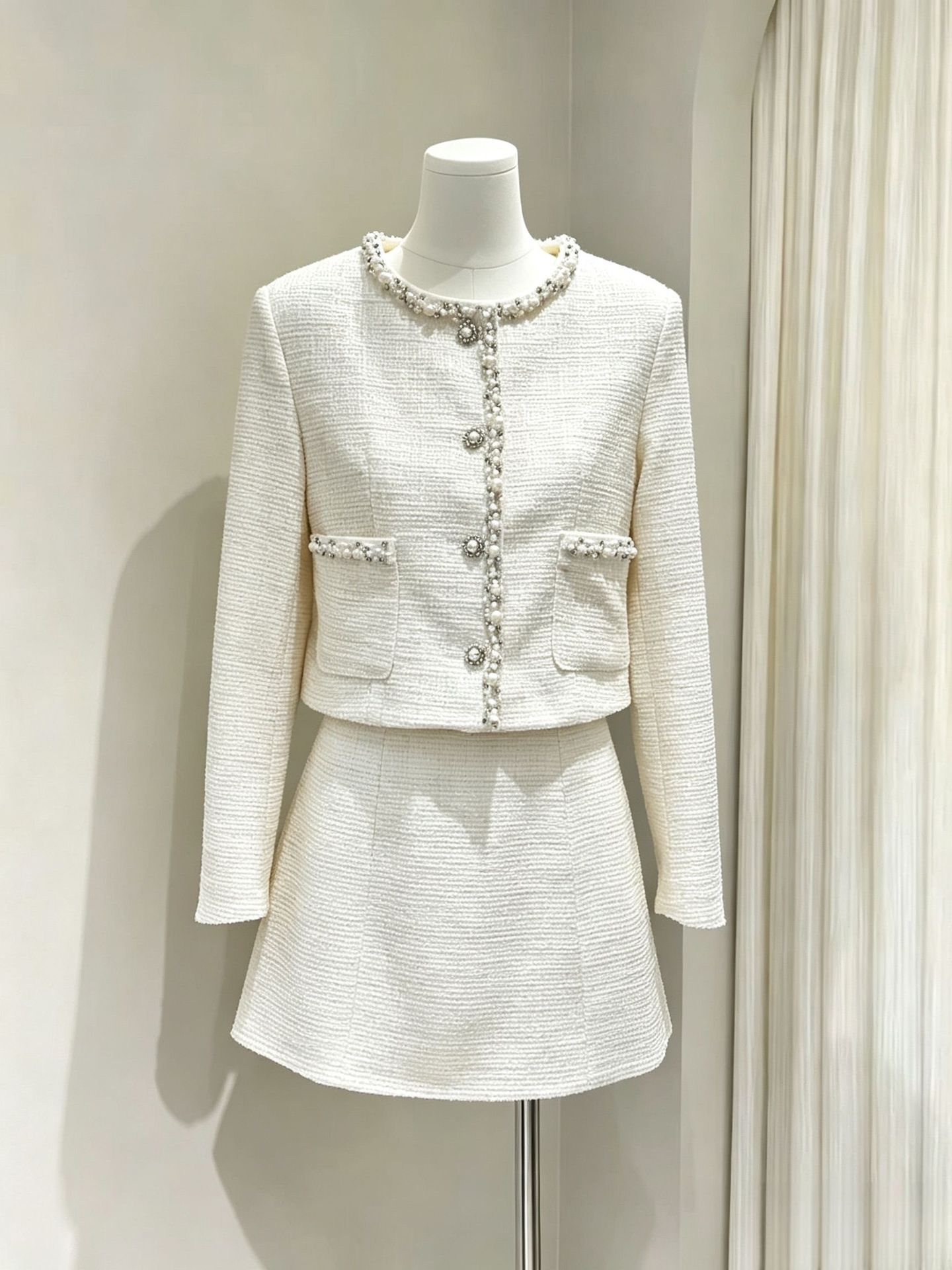 طقم نسائي أنيق مكون من قطعتين: - مراجعة Jackets وسعره